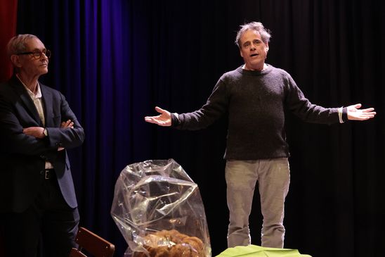 ... stellt sich vor und schildert in kurzen Strichen die Geschichte seines Lokals.