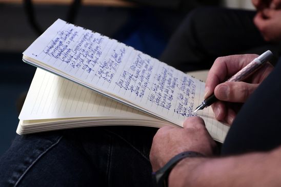 Aufmerksam protokolliert von Phil Bösiger. (Foto: František Matouš)