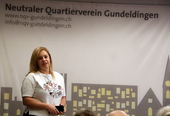 Dana Duran zum Gundeli Walk für die Neuzugezogenen. (Foto: Thomas Weber)
