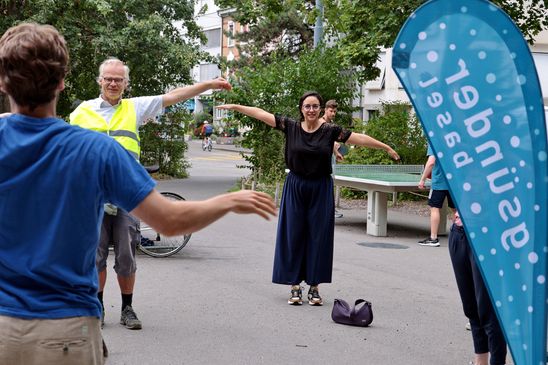 ... gefolgt von einigen Gymnastikübungen (FM)