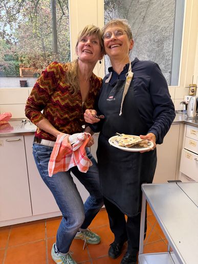 Die Gastgeberinnen bei bester Laune