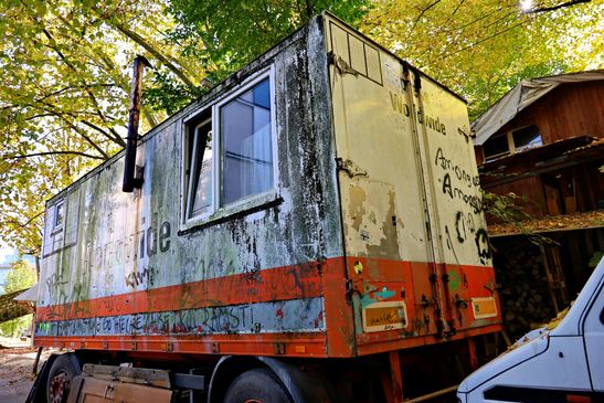 Spuren wie diese erinnern an das ursprünglich besetzte Studentenquartier